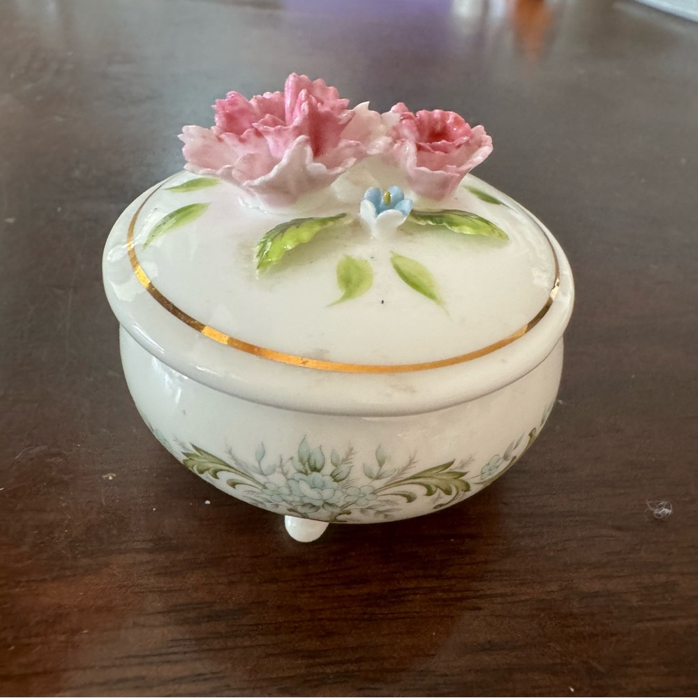 Vintage Maruri Masterpiece Bone China 1977 Enesco December Lidded Trinket Box - Picture 5 of 10